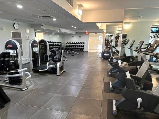 Apartment for rent at 888 Brickell Key Dr, Miami, FL 33131
