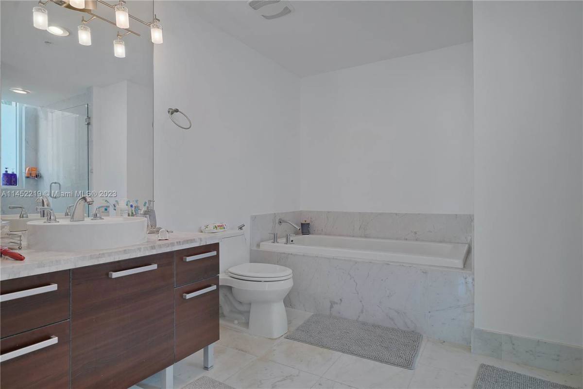 Condo for rent at 244 Biscayne Blvd, Miami, FL 33132