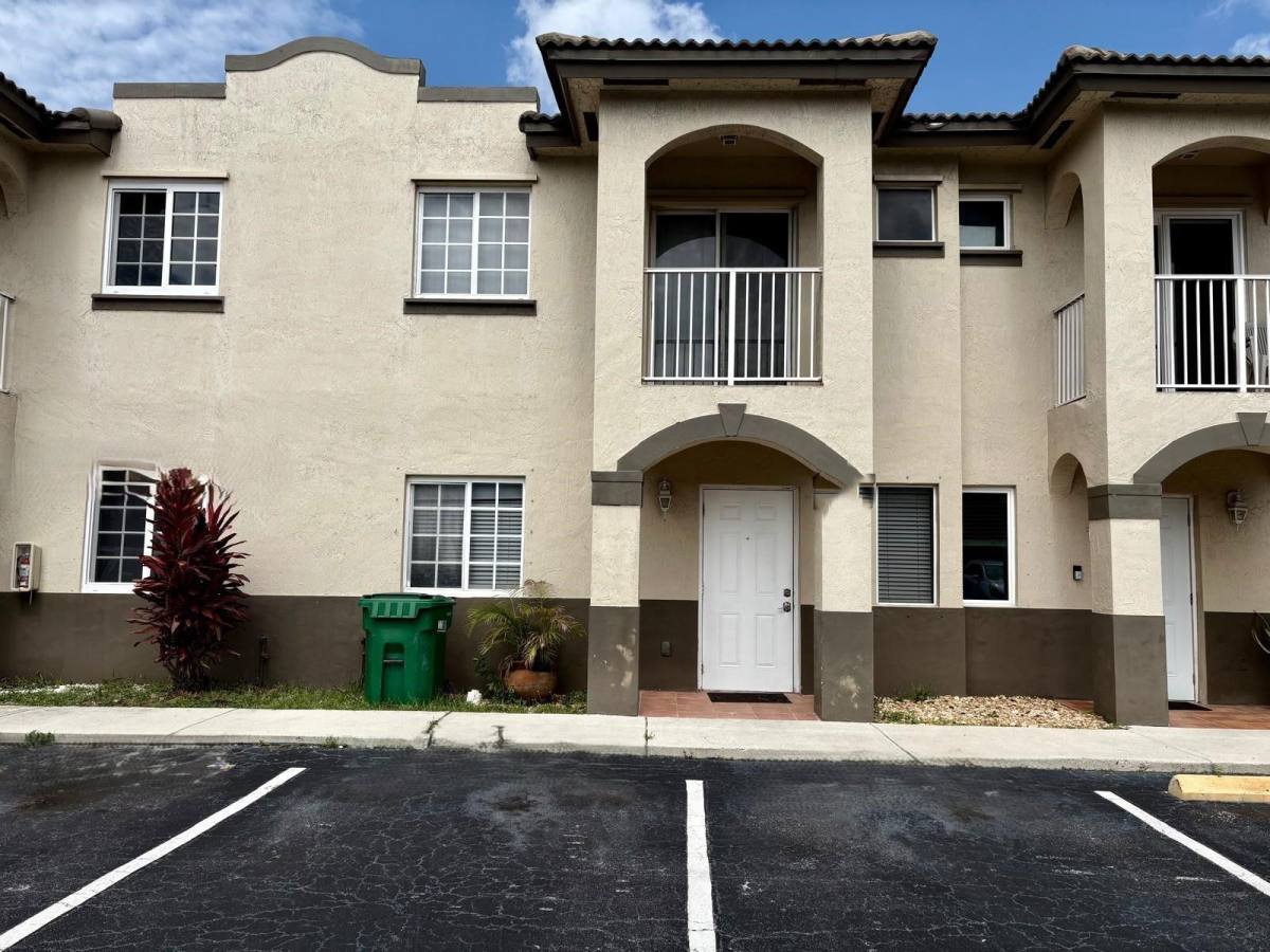 Townhouse for rent at 11416 NW 93rd Court, Hialeah, FL 33018