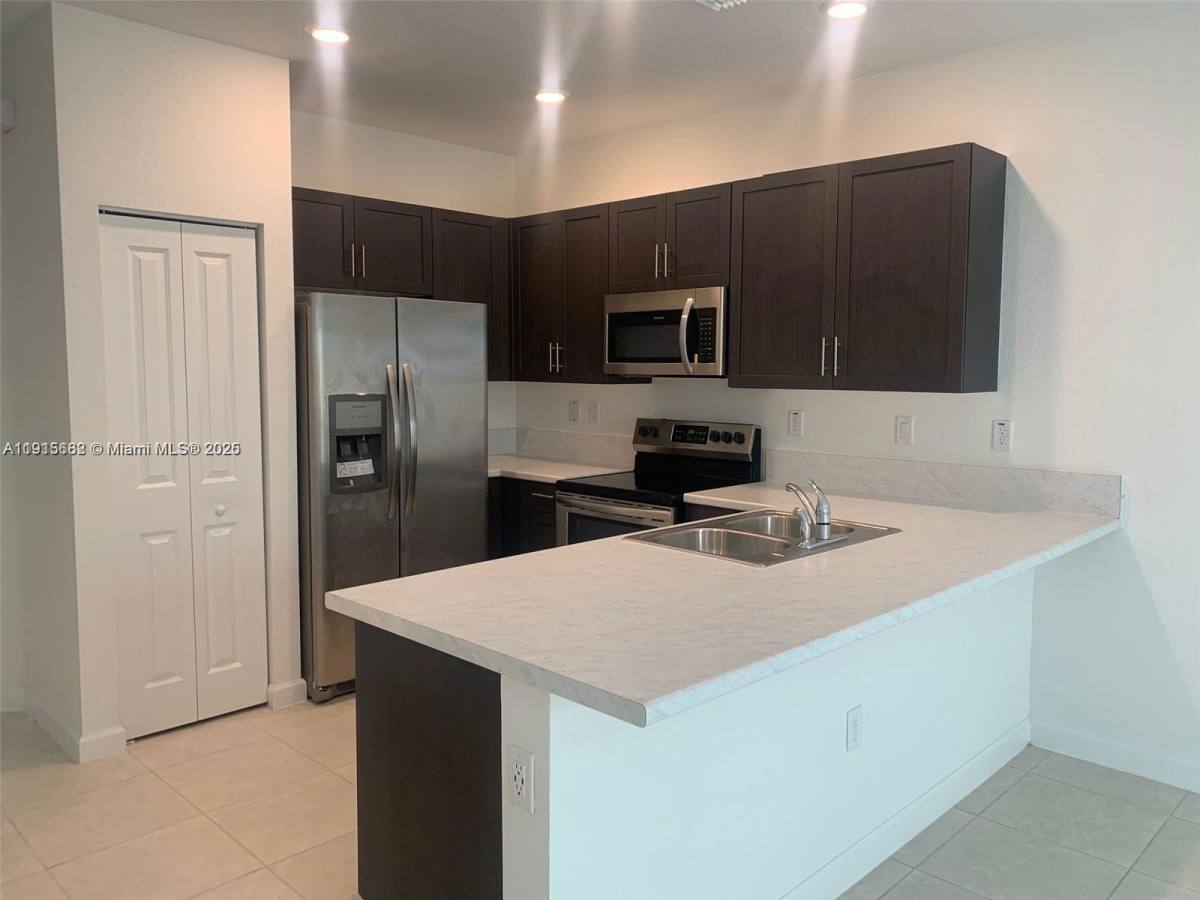 Townhouse for rent at 2613 SE 13th Court, Homestead, FL 33035