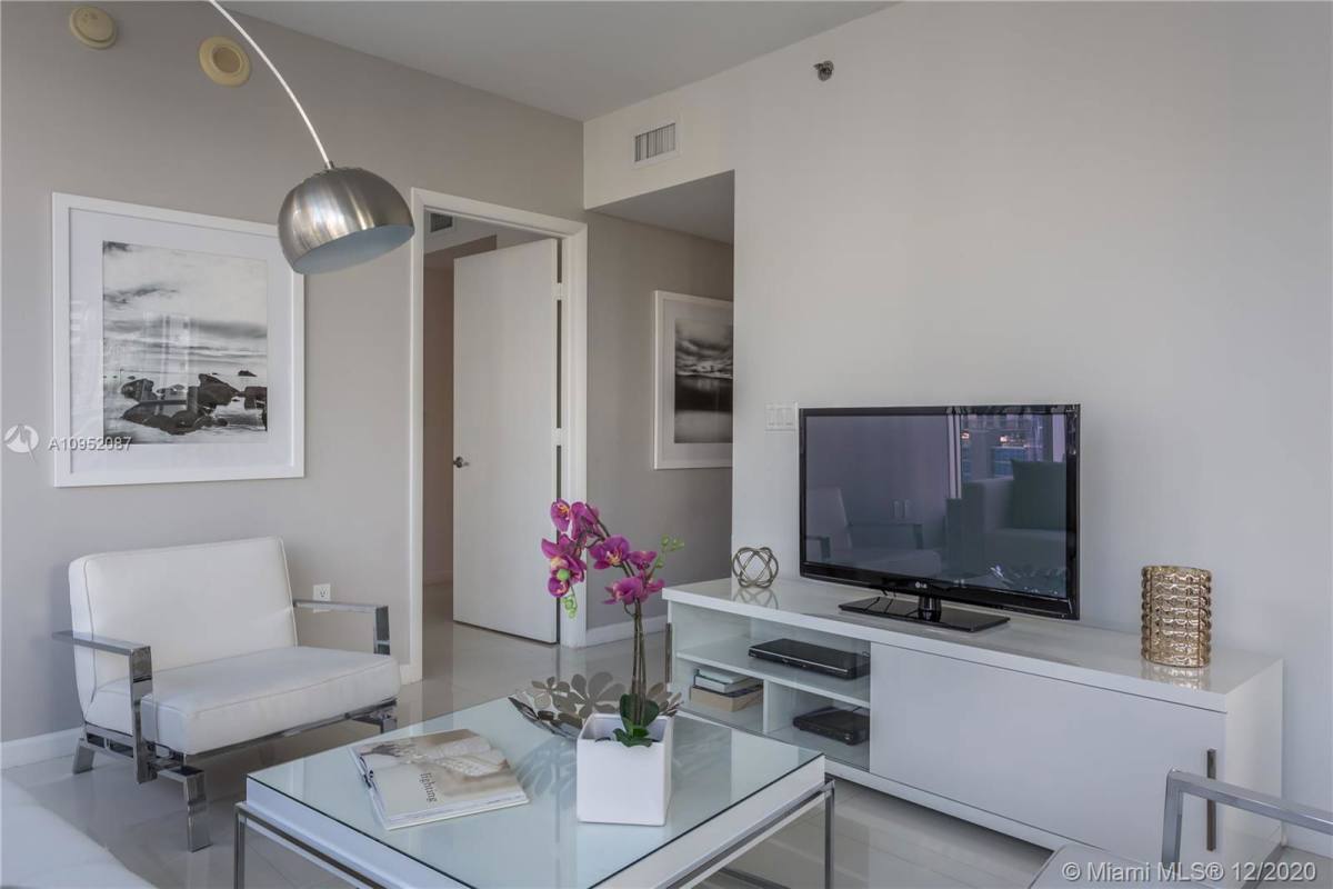 Apartment for rent at 485 Brickell Ave, Miami, FL 33131