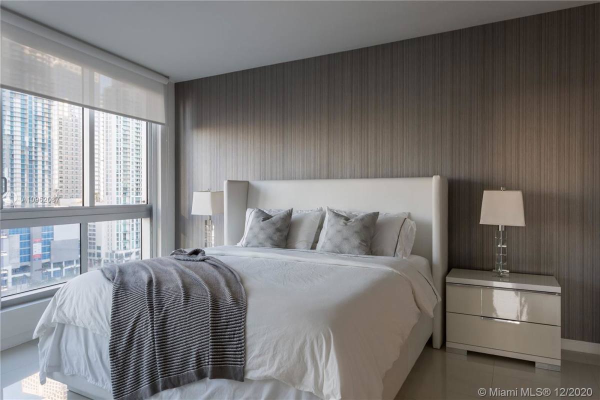 Apartment for rent at 485 Brickell Ave, Miami, FL 33131