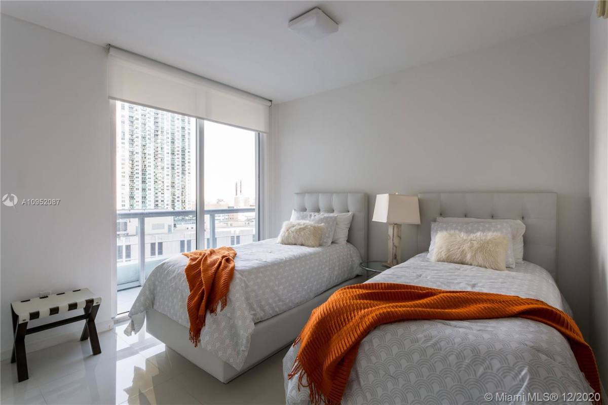 Apartment for rent at 485 Brickell Ave, Miami, FL 33131