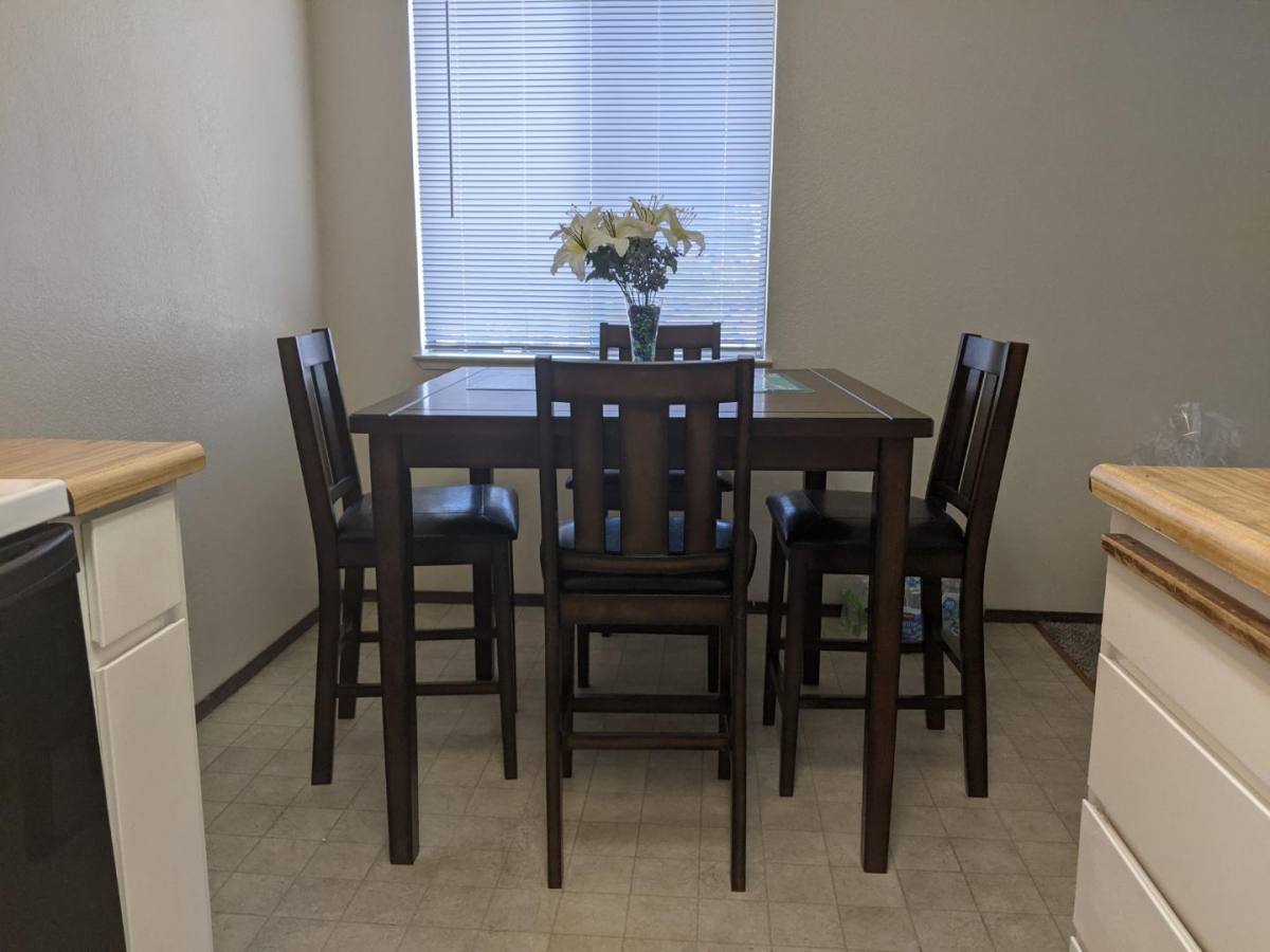 Apartment for rent at 425 E Alameda St, Manteca, CA 95336