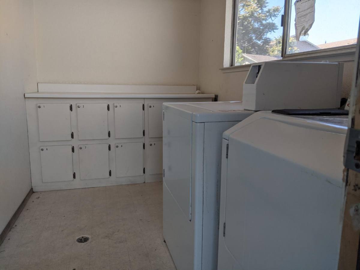 Apartment for rent at 425 E Alameda St, Manteca, CA 95336