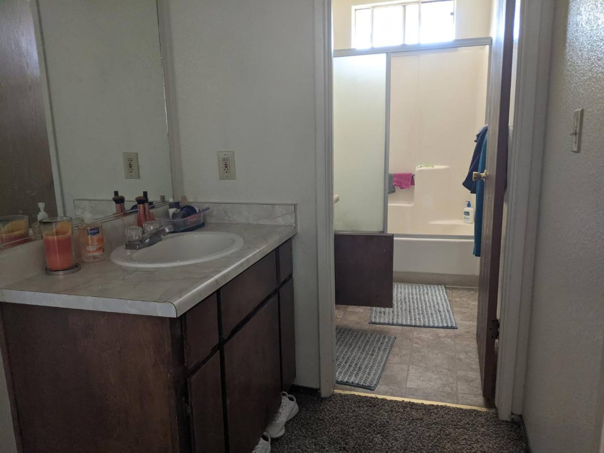Apartment for rent at 425 E Alameda St, Manteca, CA 95336
