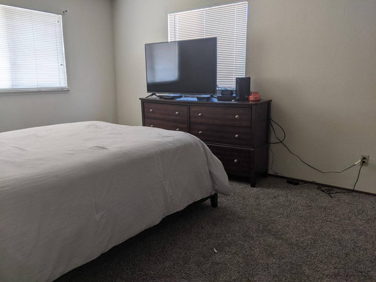 Apartment for rent at 425 E Alameda St, Manteca, CA 95336