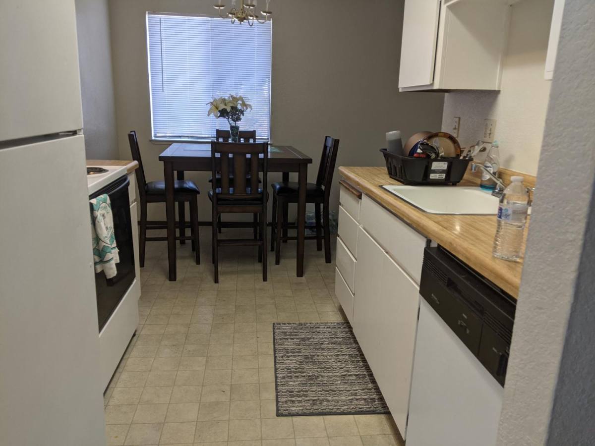 Apartment for rent at 425 E Alameda St, Manteca, CA 95336