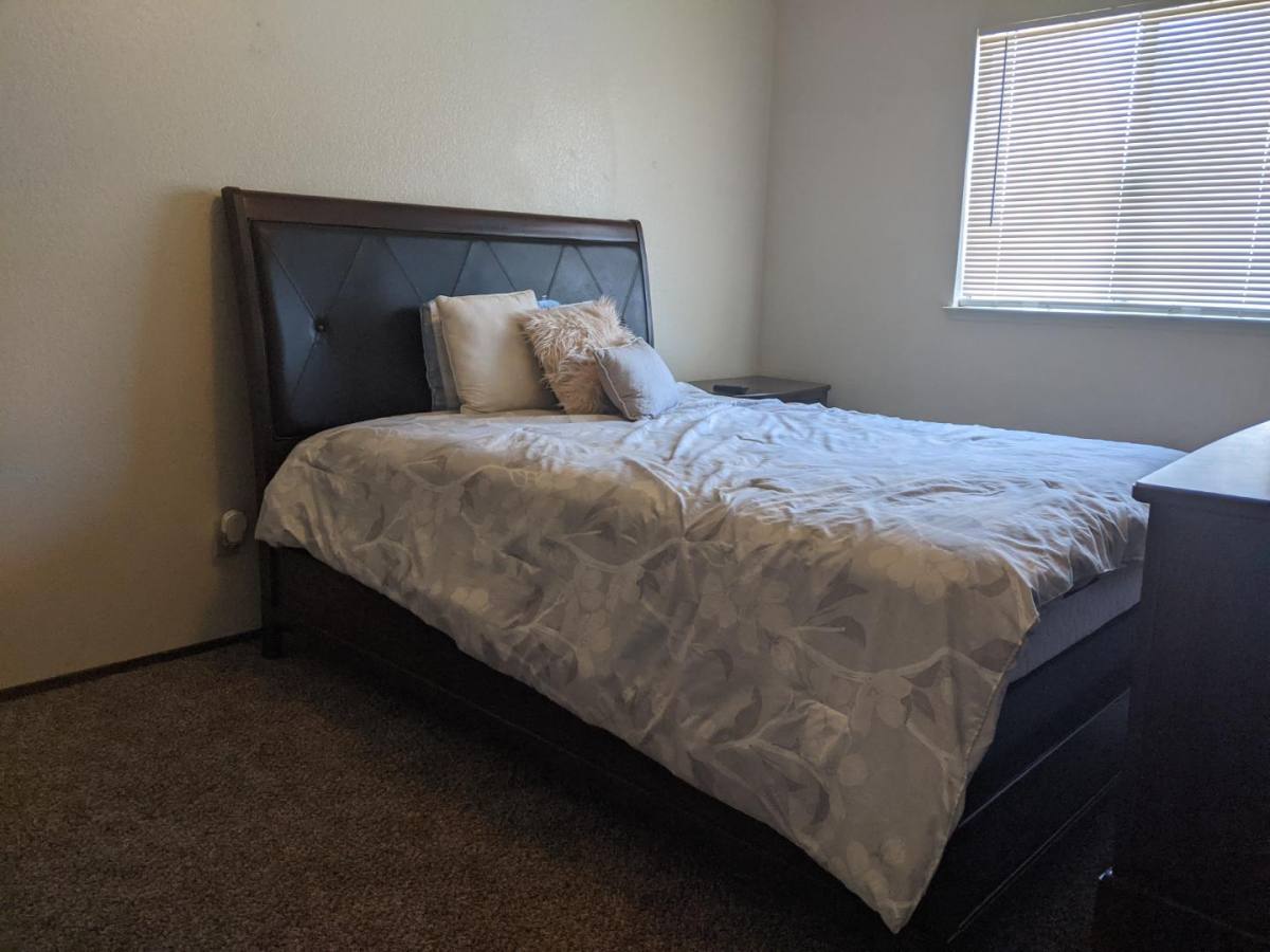 Apartment for rent at 425 E Alameda St, Manteca, CA 95336