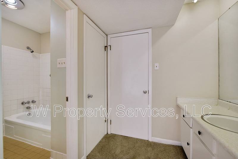 House for rent at 309 Lilac St, Metairie, LA 70005