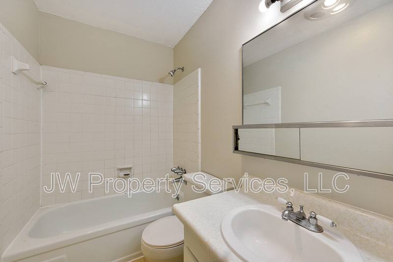 House for rent at 309 Lilac St, Metairie, LA 70005