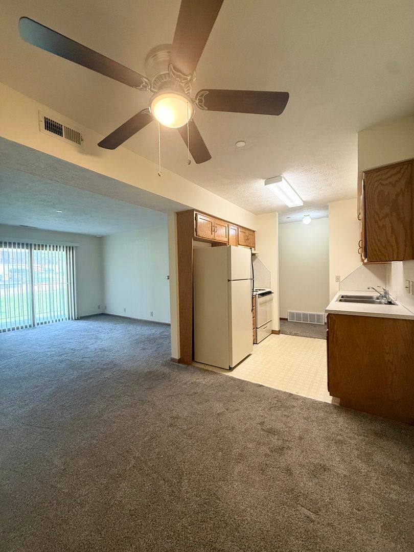 Apartment for rent at 2715 N 93rd St, Omaha, NE 68134