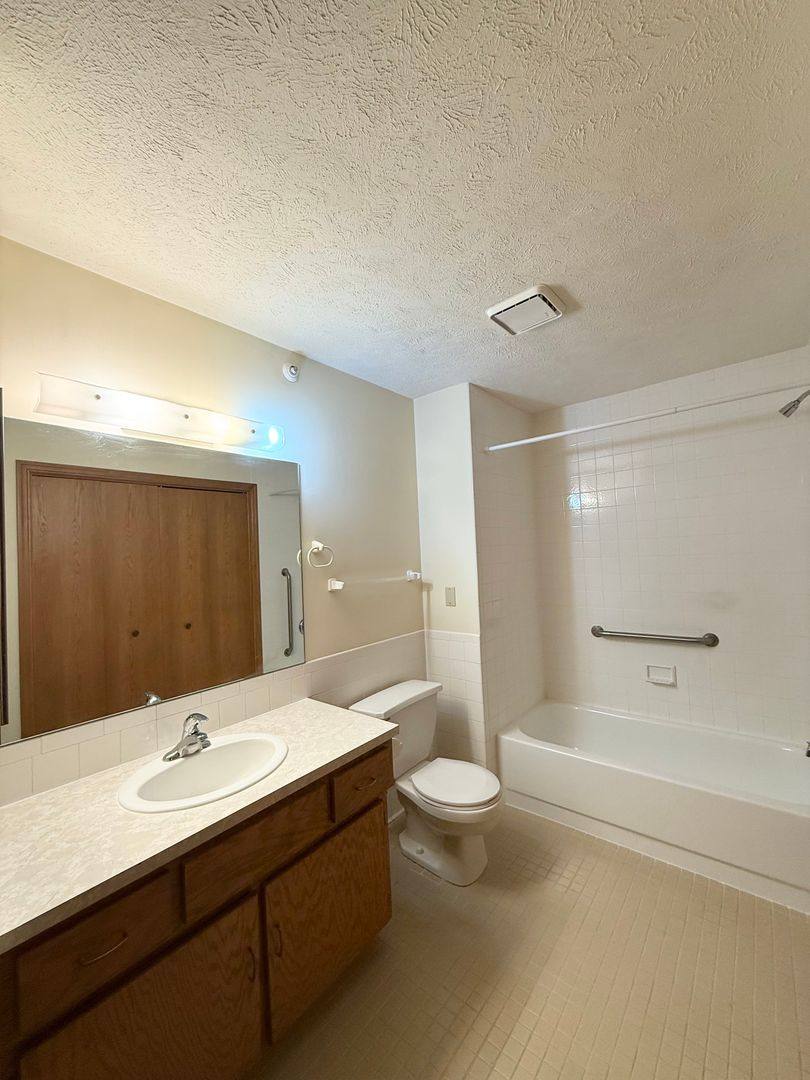 Apartment for rent at 2715 N 93rd St, Omaha, NE 68134