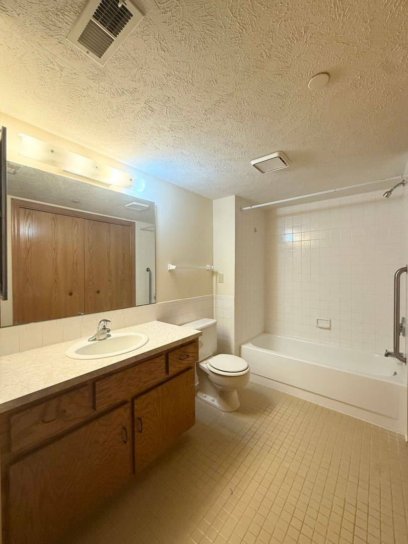 Apartment for rent at 2715 N 93rd St, Omaha, NE 68134