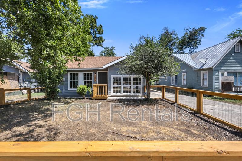 House for rent at 915 Canton, San Antonio, TX 78202