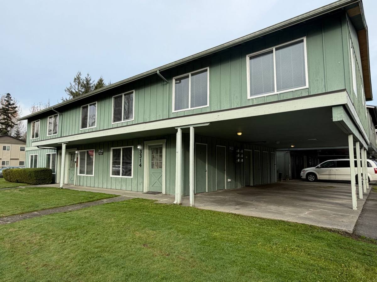 Apartment for rent at 3314 Maple St, Longview, WA 98632