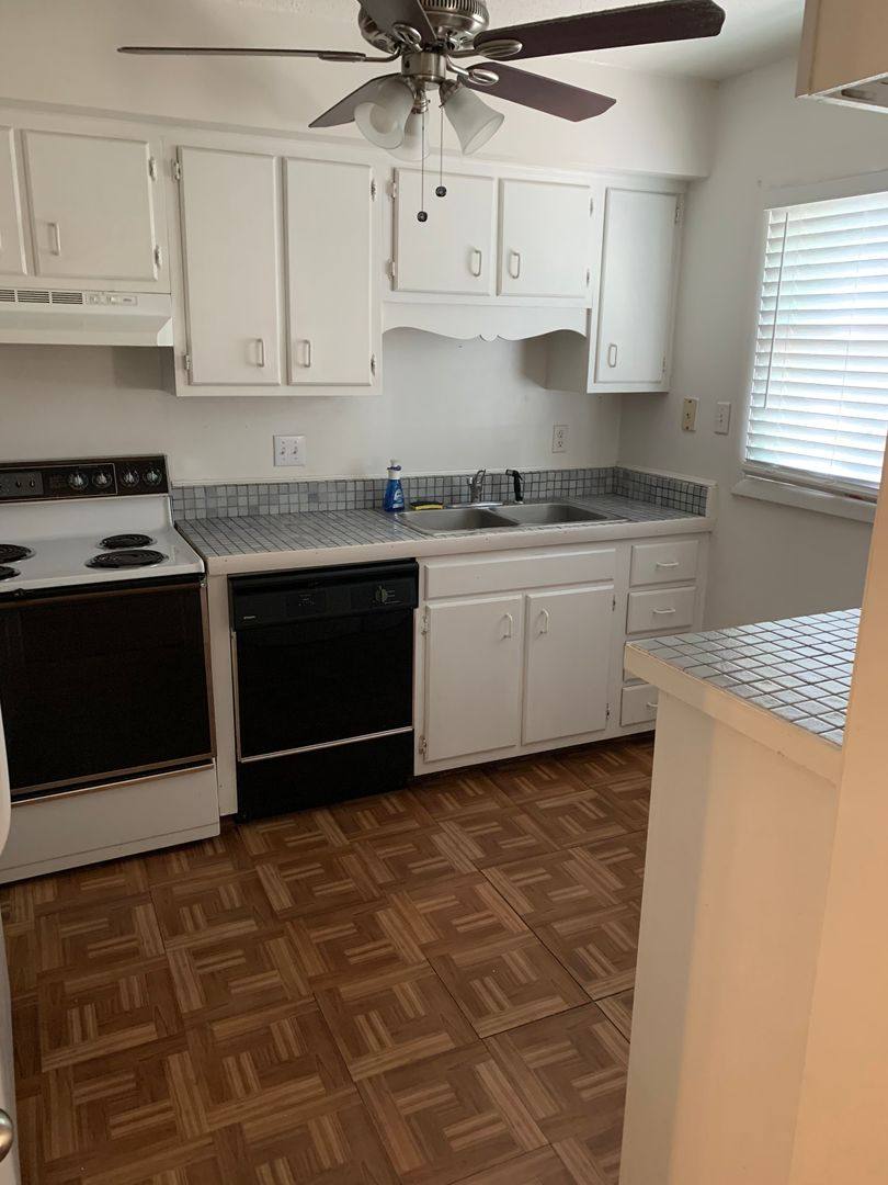 Townhouse for rent at 455 Mall Blvd, Savannah, GA 31405