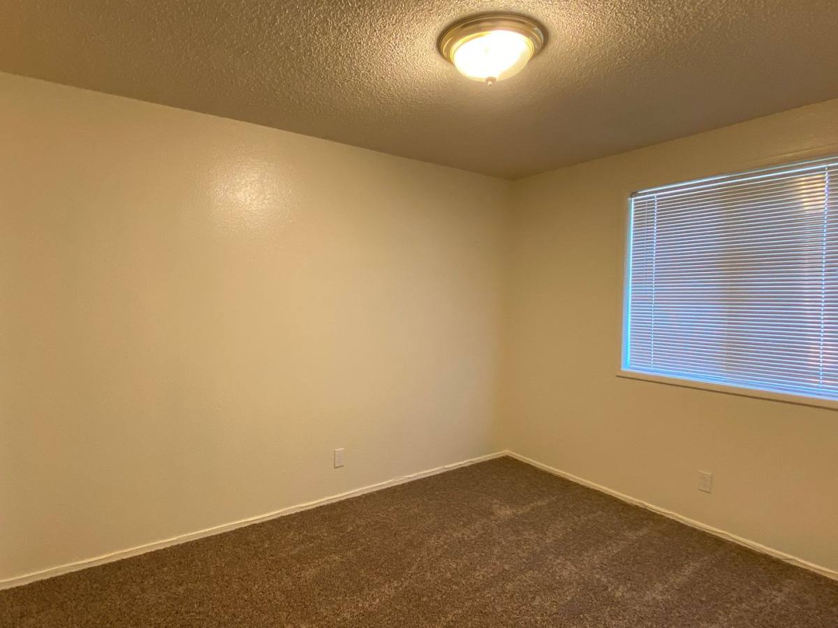 Apartment for rent at 92 N 8th St, Creswell, OR 97426