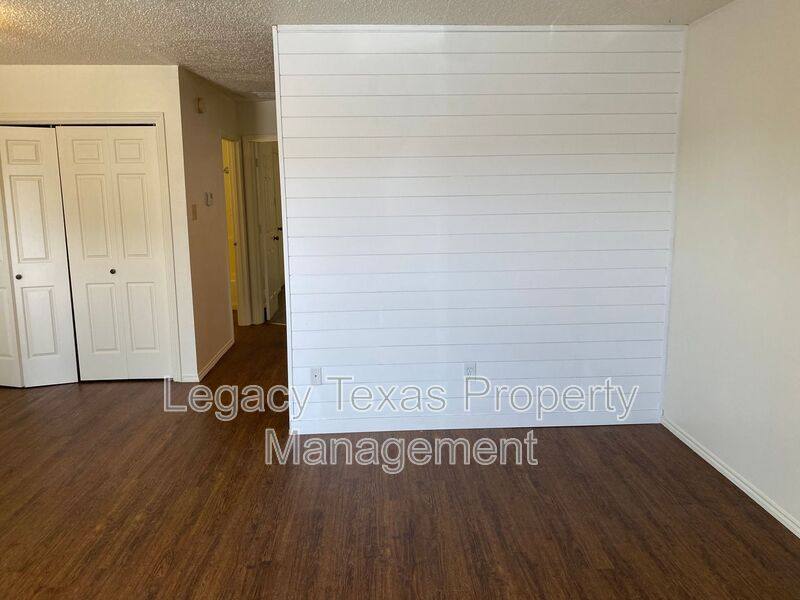 Apartment for rent at 1412 Courtney Place #A, Cleburne, TX 76033