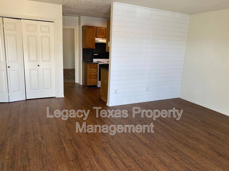 Apartment for rent at 1412 Courtney Place #A, Cleburne, TX 76033