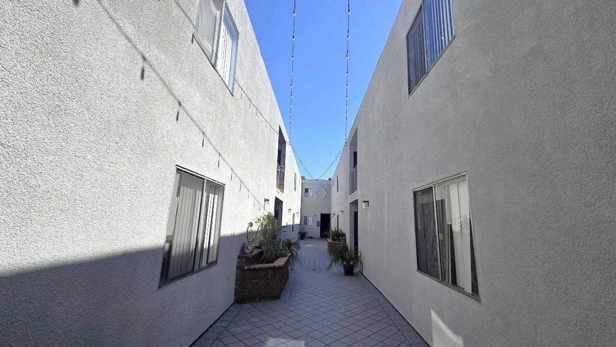 Apartment for rent at 14242 Roscoe Blvd, Panorama City, CA 91402