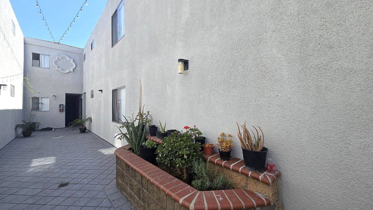 Apartment for rent at 14242 Roscoe Blvd, Panorama City, CA 91402