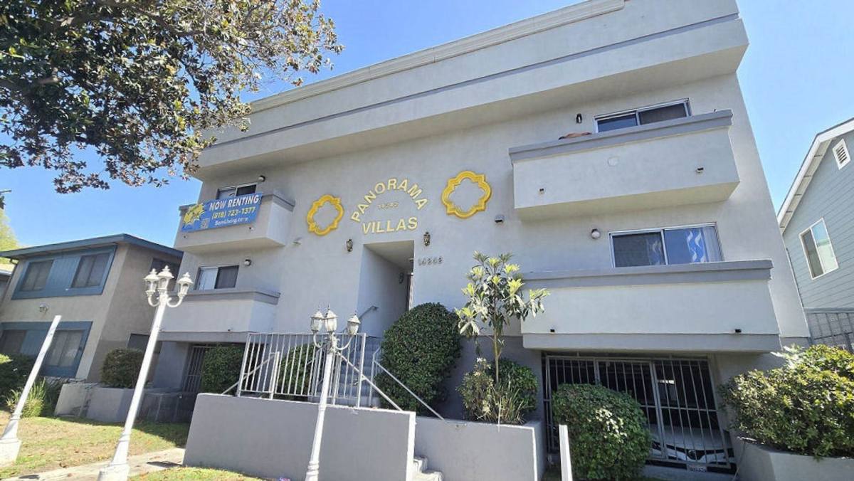 Apartment for rent at 14242 Roscoe Blvd, Panorama City, CA 91402