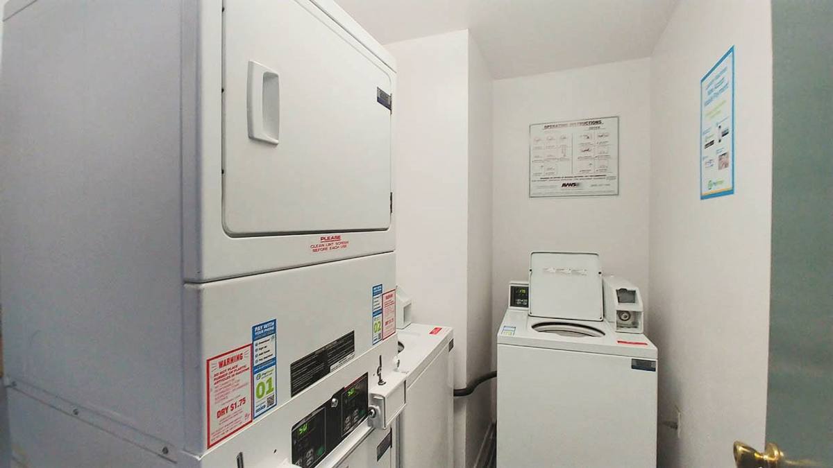Apartment for rent at 14242 Roscoe Blvd, Panorama City, CA 91402
