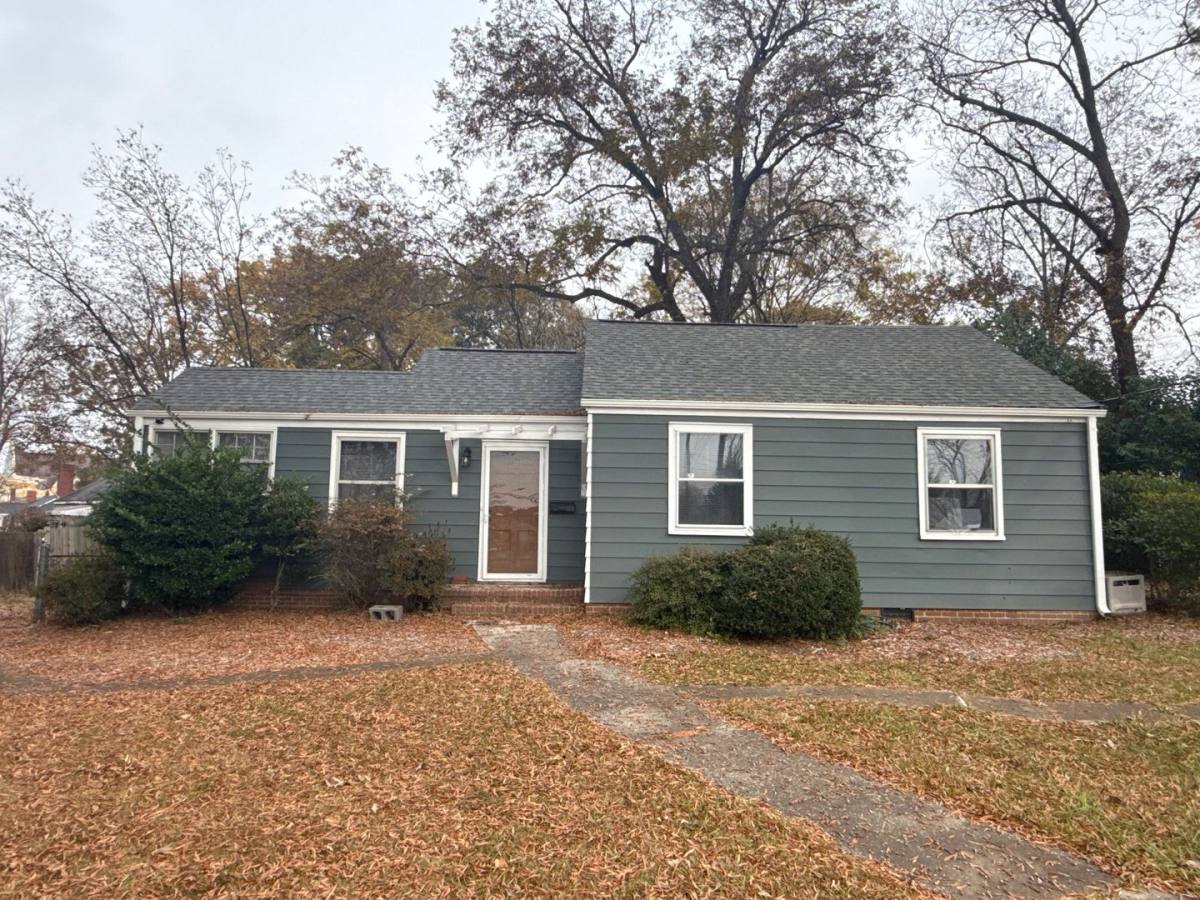 House for rent at 1142 Mona Dr, Charlotte, NC 28206