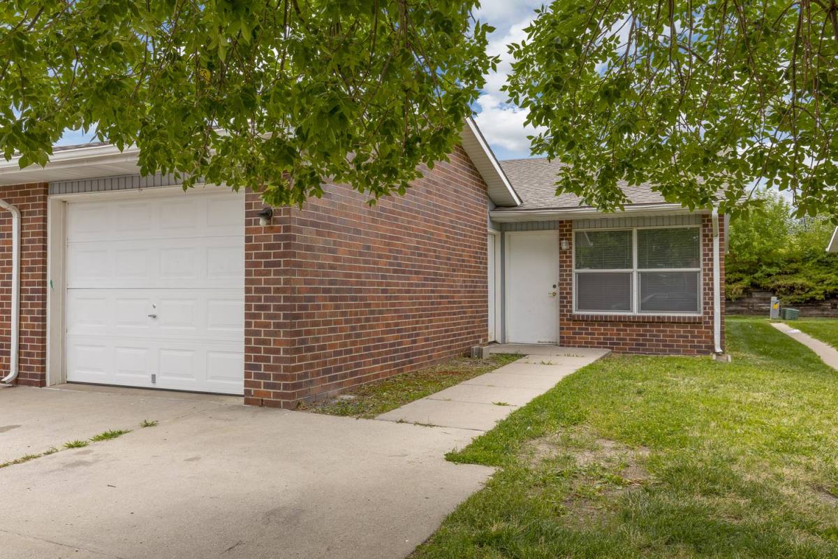 Townhouse for rent at 3421 Portia St, Lincoln, NE 68521