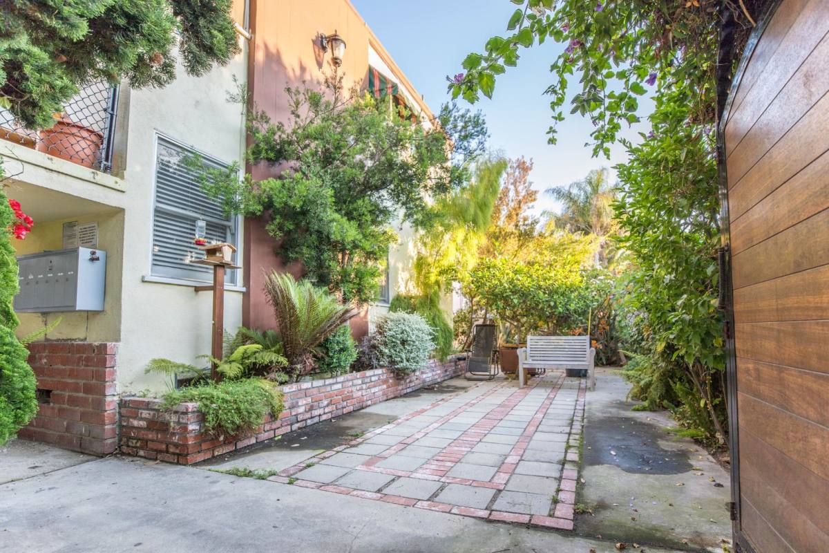 Apartment for rent at 25 19th Ave E, Venice, CA 90291