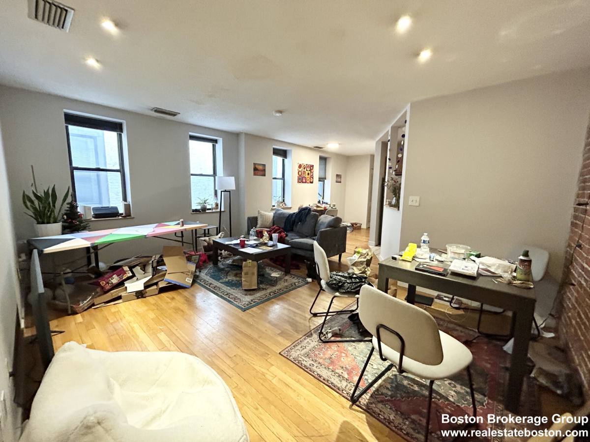 Apartment for rent at 73 Gainsborough St #201, Boston, MA 02115