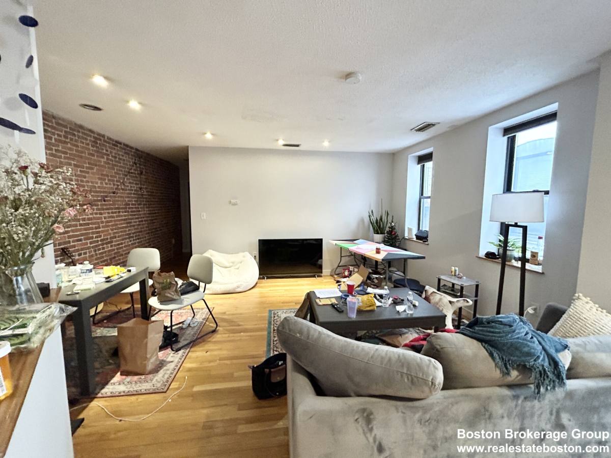 Apartment for rent at 73 Gainsborough St #201, Boston, MA 02115