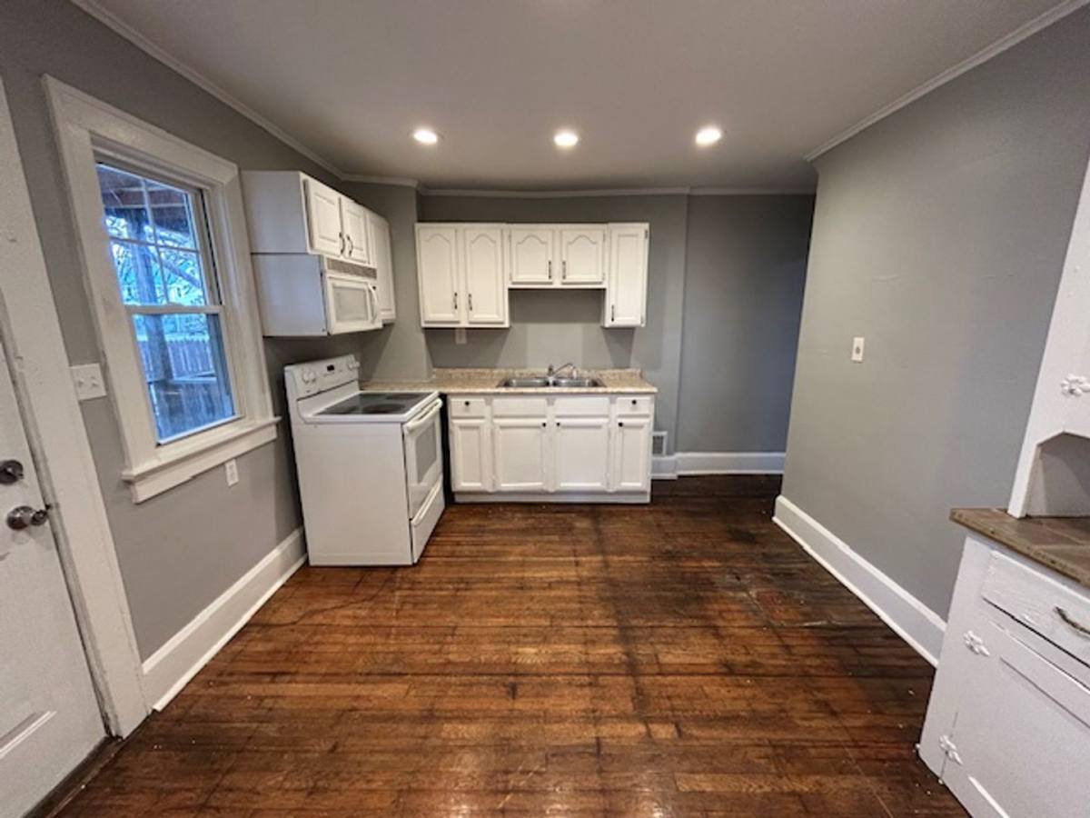 Apartment for rent at 3235 - 3237 Grove Ave, Lorain, OH 44055