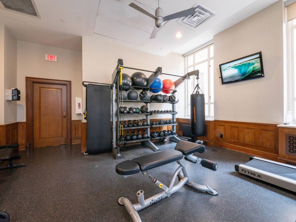 Apartment for rent at 400 N Ervay St, Dallas, TX 75201