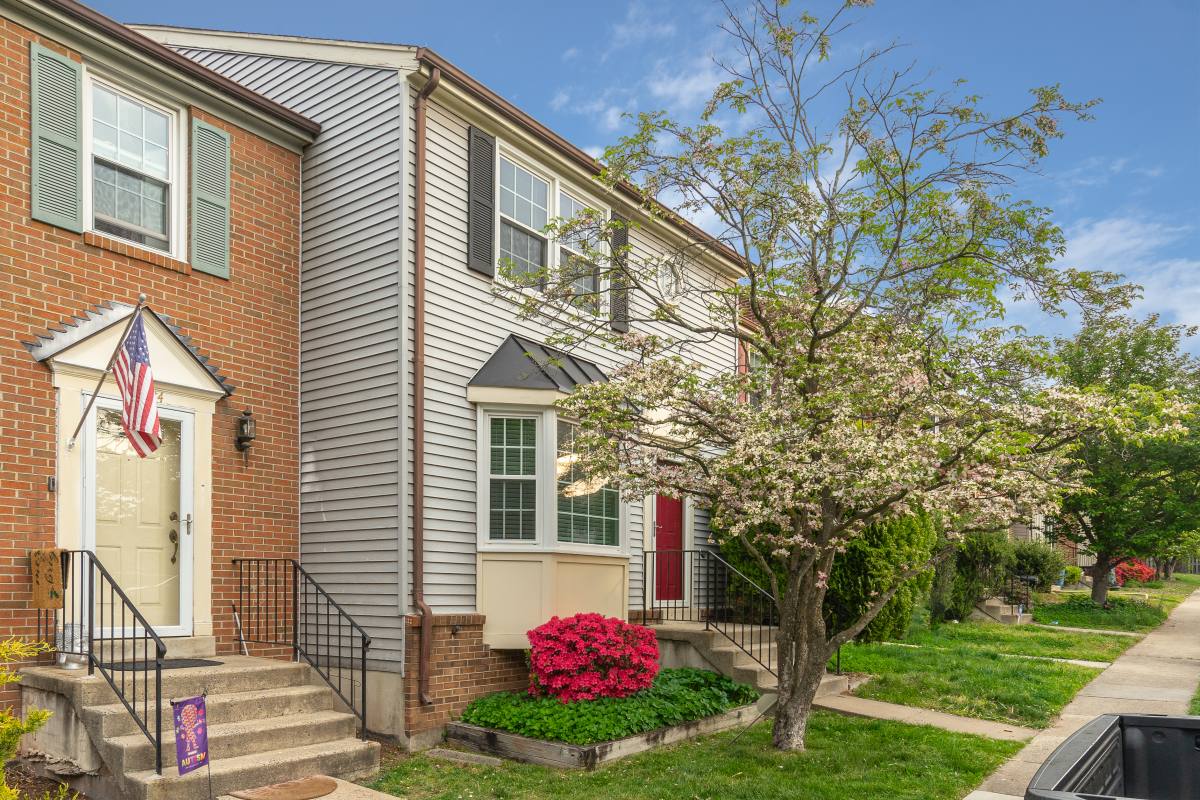Townhouse for rent at 14582 Truro Parish Court, Centreville, VA 20120