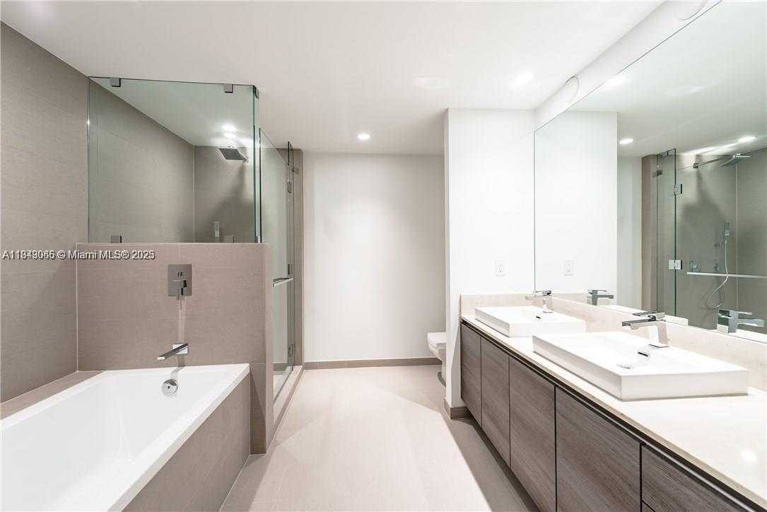 Apartment for rent at 1080 Brickell Ave, Miami, FL 33131