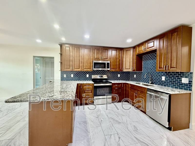 House for rent at 2014 Pinehurst Dr, Clearwater, FL 33763