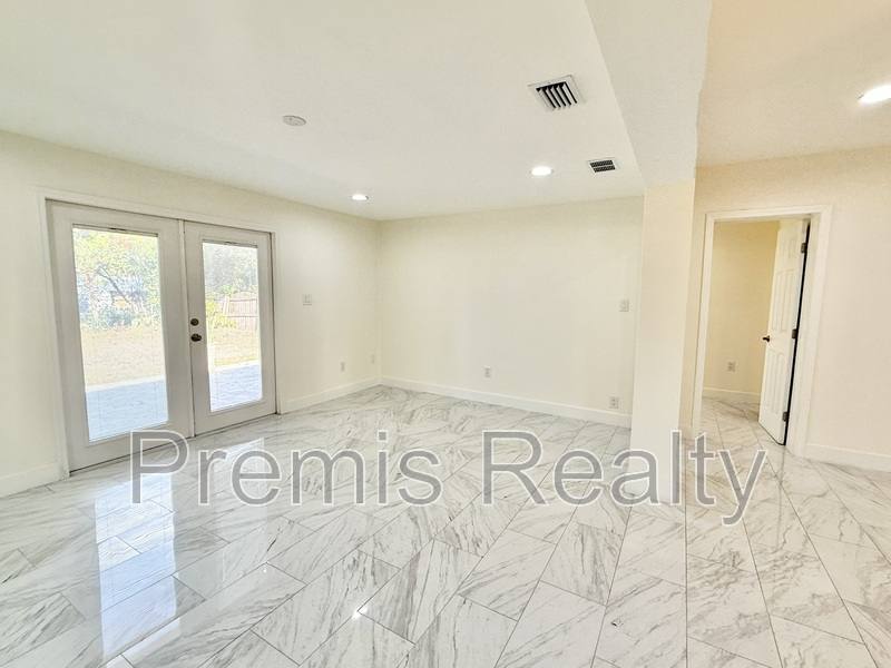 House for rent at 2014 Pinehurst Dr, Clearwater, FL 33763