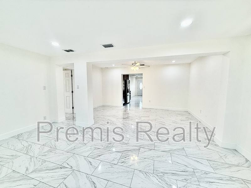 House for rent at 2014 Pinehurst Dr, Clearwater, FL 33763