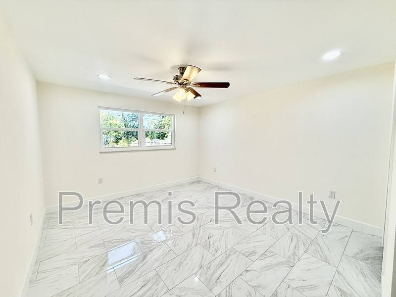 House for rent at 2014 Pinehurst Dr, Clearwater, FL 33763