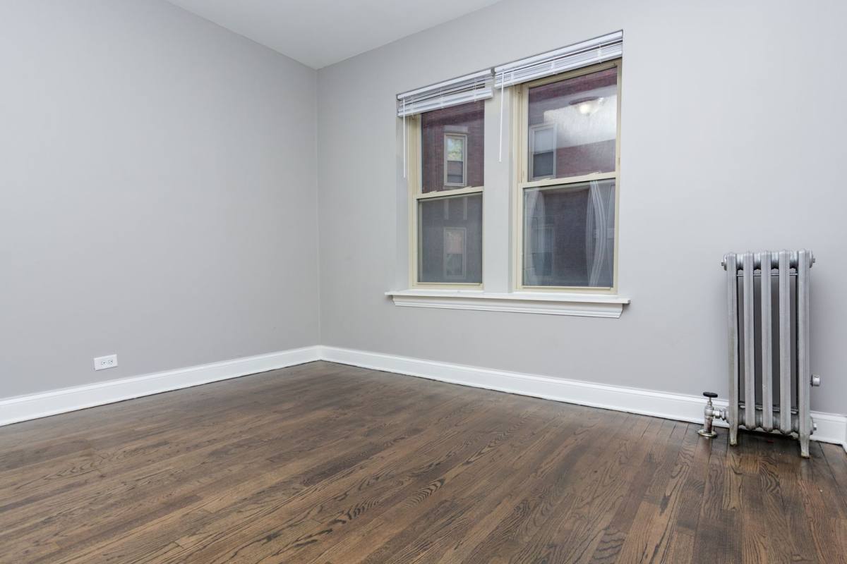 Apartment for rent at 7625 S E End Ave, Chicago, IL 60649