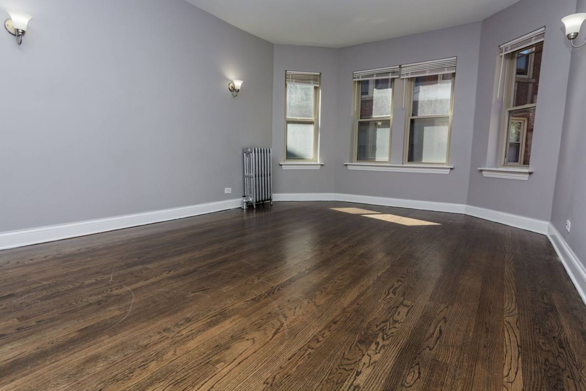 Apartment for rent at 7625 S E End Ave, Chicago, IL 60649