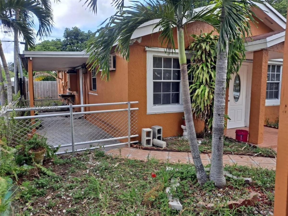 House for rent at 3708 SW 58th Ave, Hollywood, FL 33023