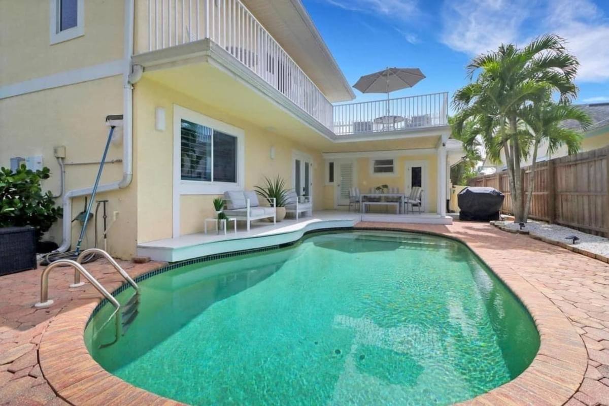 House for rent at 1097 Frank Whiteman Blvd, Naples, FL 34103