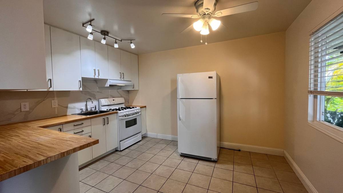 Apartment for rent at 114 Carolina St, Vallejo, CA 94590