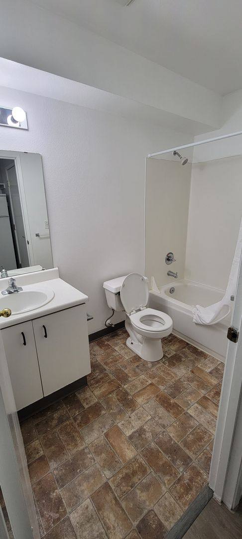Apartment for rent at 4754 16th Ave NE, Seattle, WA 98105