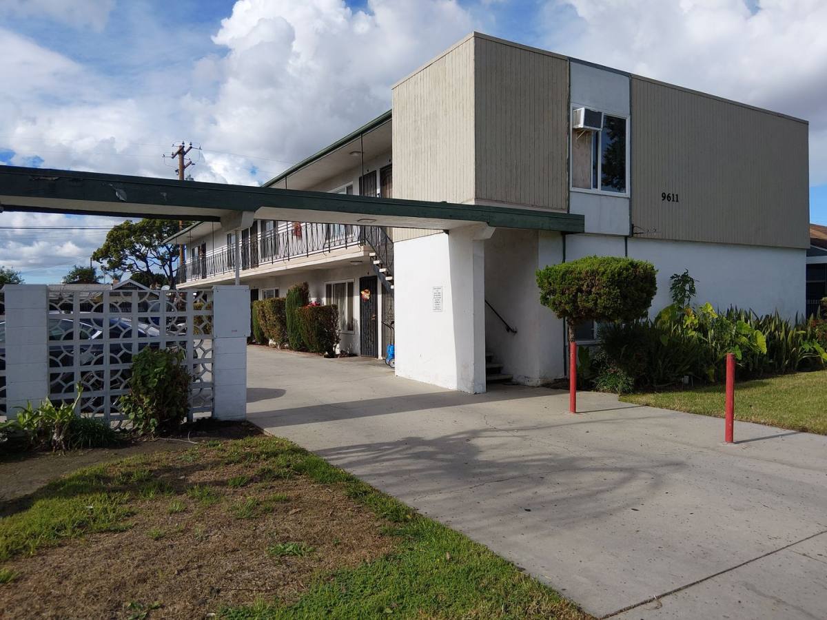 Apartment for rent at 9611 Alexander Ave, South Gate, CA 90280