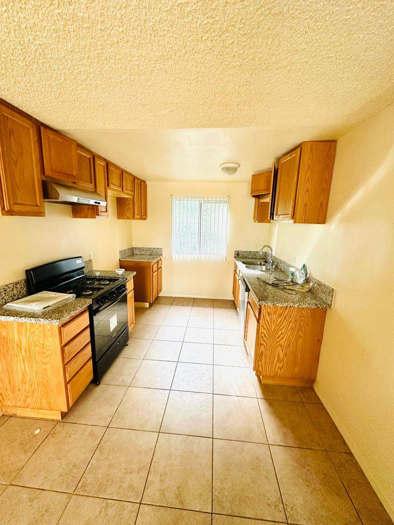 Apartment for rent at 621 N Cerritos Ave, Azusa, CA 91702