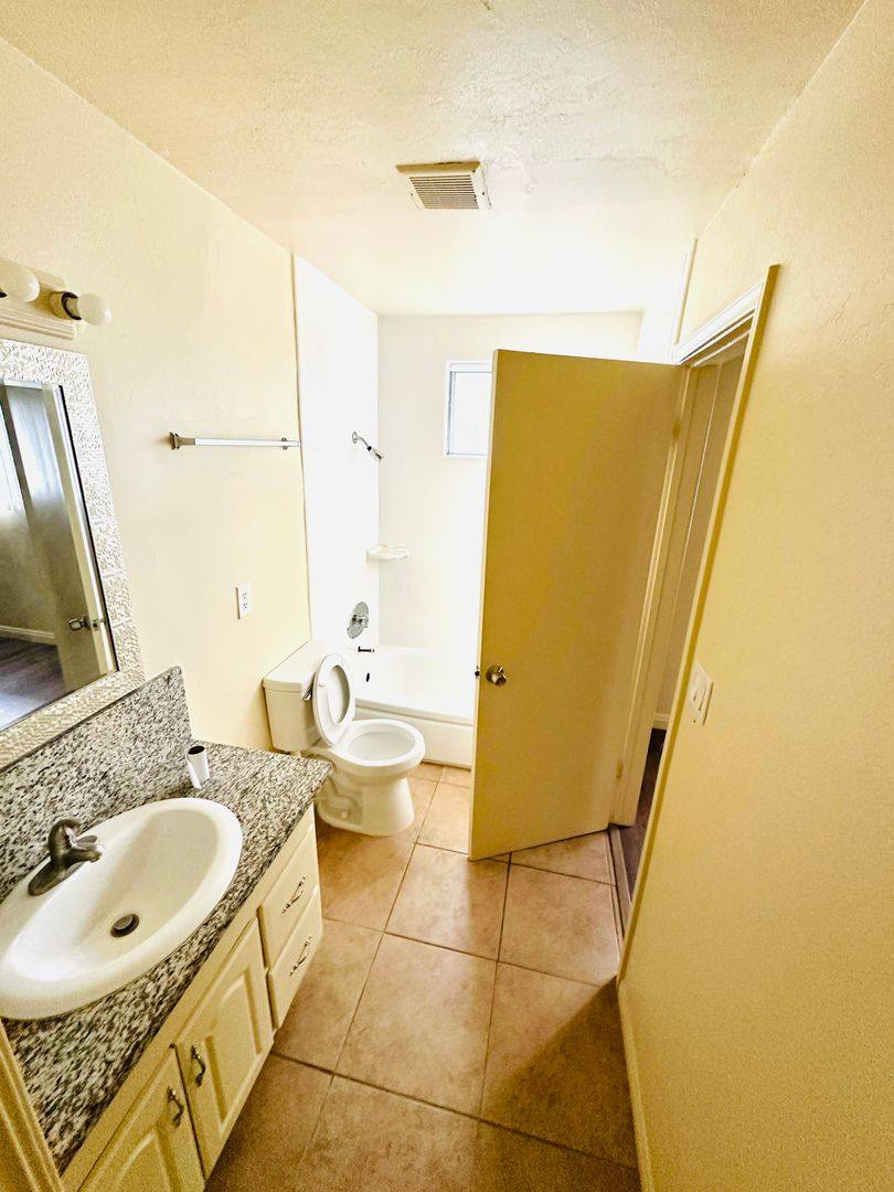 Apartment for rent at 621 N Cerritos Ave, Azusa, CA 91702